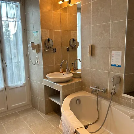 De Paris Hotel 3*