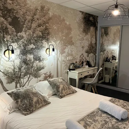 Hotel Logis De Paris 3*