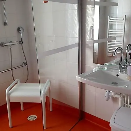 Logis De Paris 3*