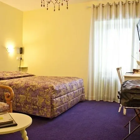 Hotel Logis De Paris 3*