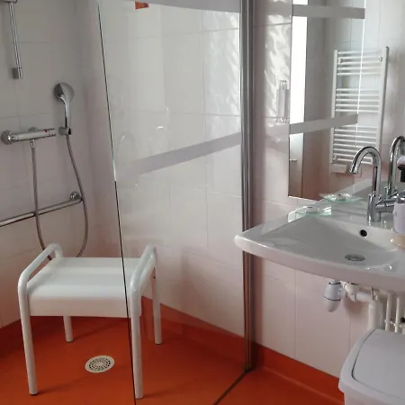 Logis De Paris 3*