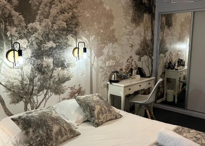 Hotel Logis De Paris 3*