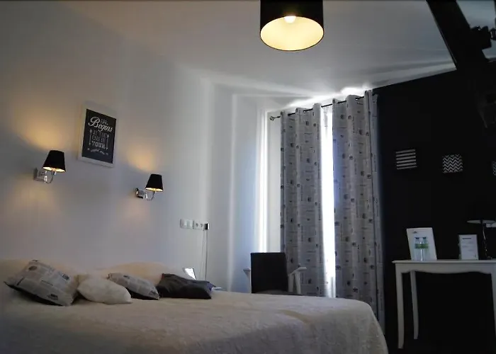 Hotel Logis De Paris 3*